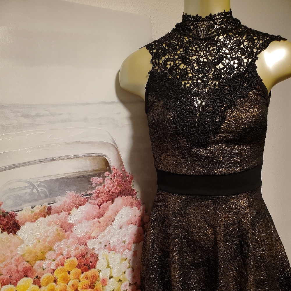 DRESS